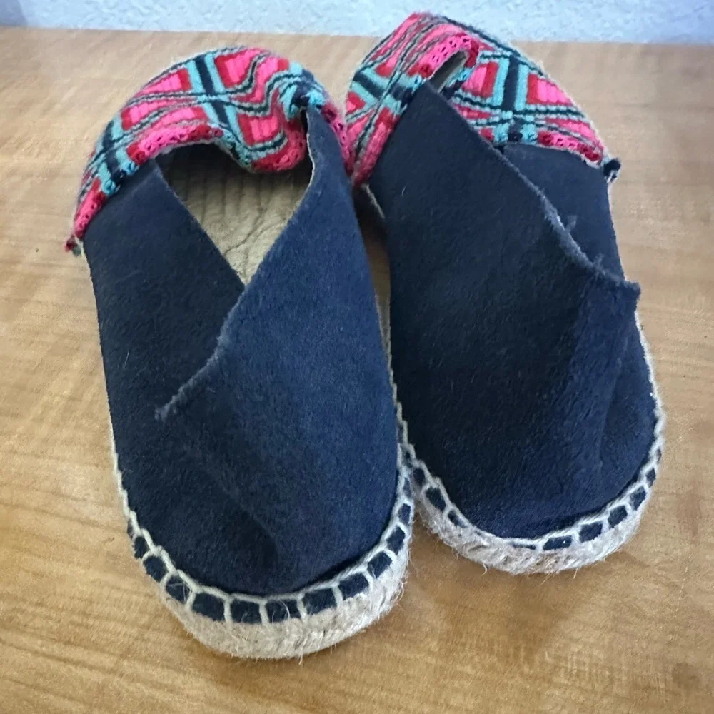 Manebi Suede and Canvas Embroidered Espadrilles in Blue and Pink - Size 41/11